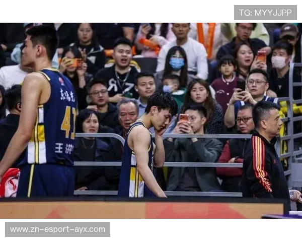 广东队麦考尔带伤出战，助力球队卫冕总冠军